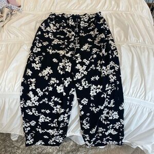 Black and white floral flowy dress pants